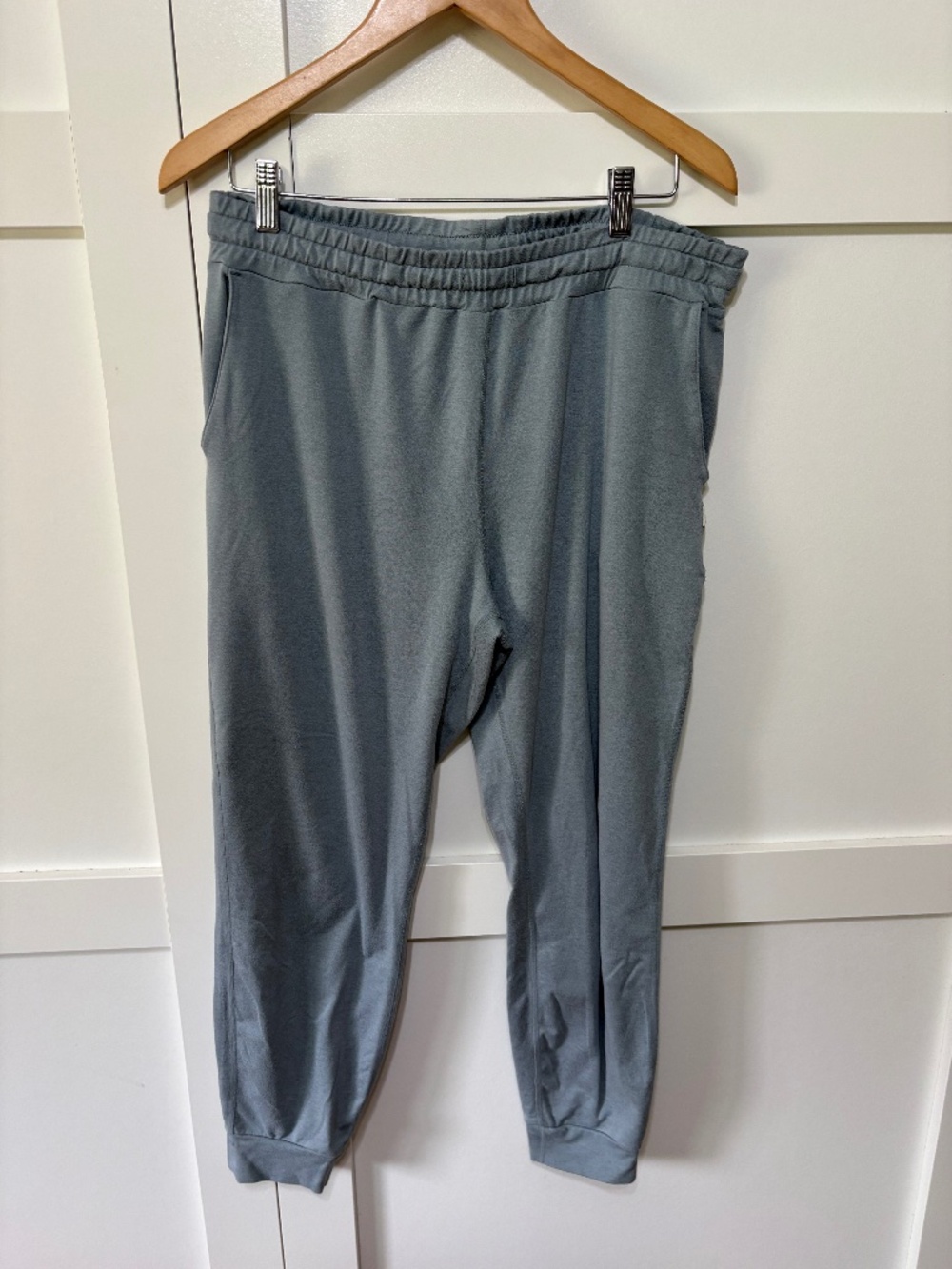 Vuori Performance Joggers - heather blue, large